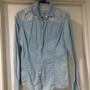 Snap button denim and lace shirt